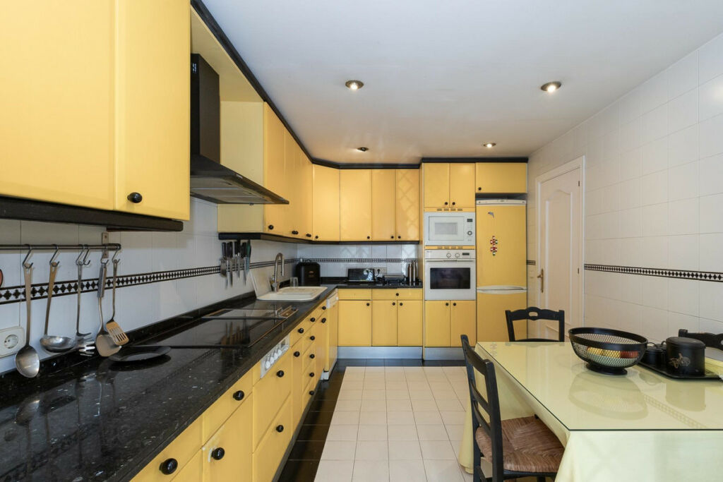Townhouse Estepona Málaga - image 5