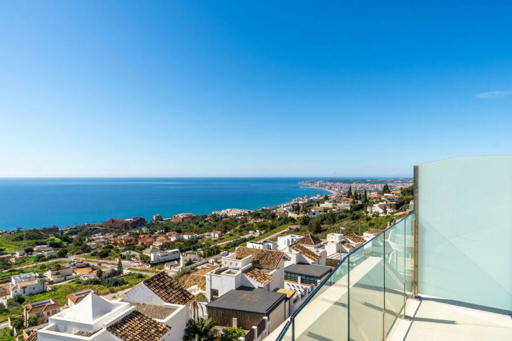 Penthouse Duplex Benalmadena Pueblo Málaga - image 5