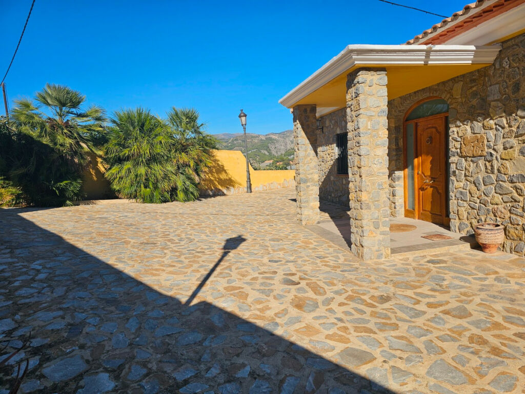 Detached Villa Callosa d'en Sarria Alicante - image 5