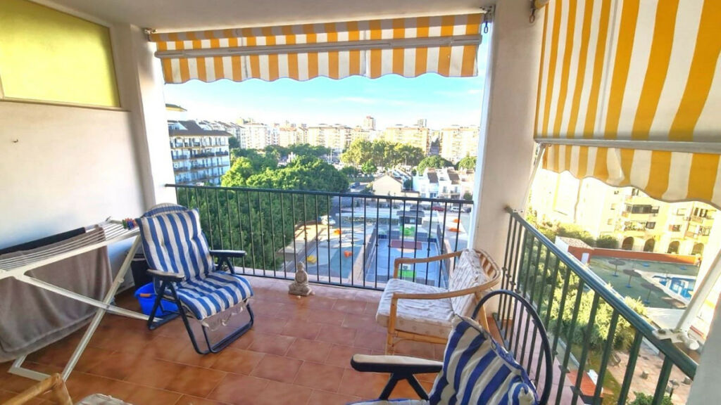 Top Floor Apartment Fuengirola Málaga - image 3