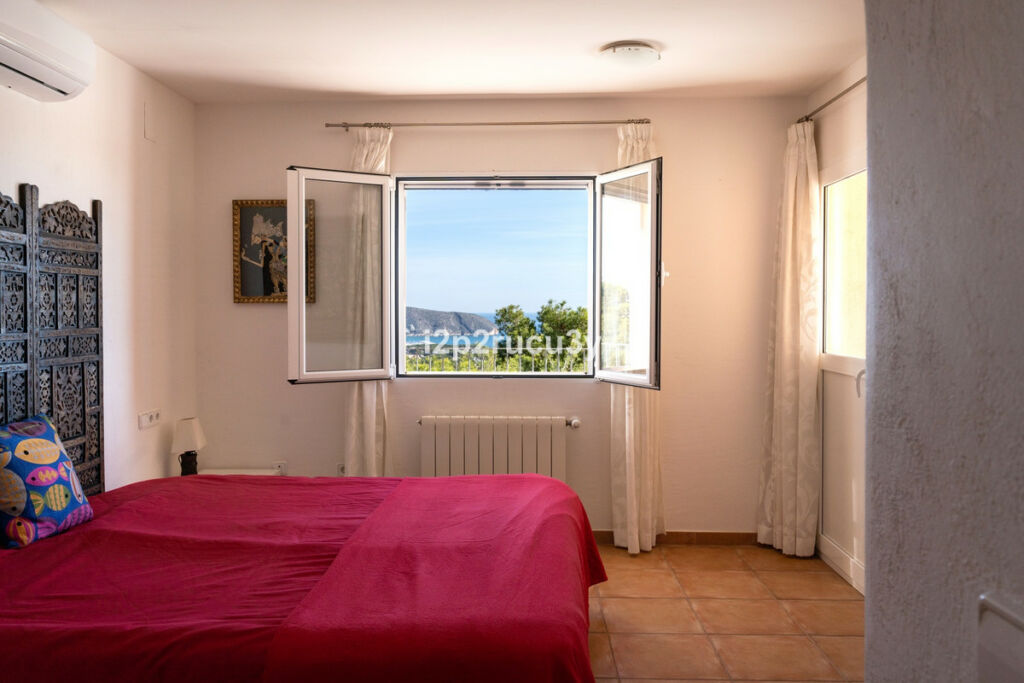 Detached Villa Moraira Alicante - image 5