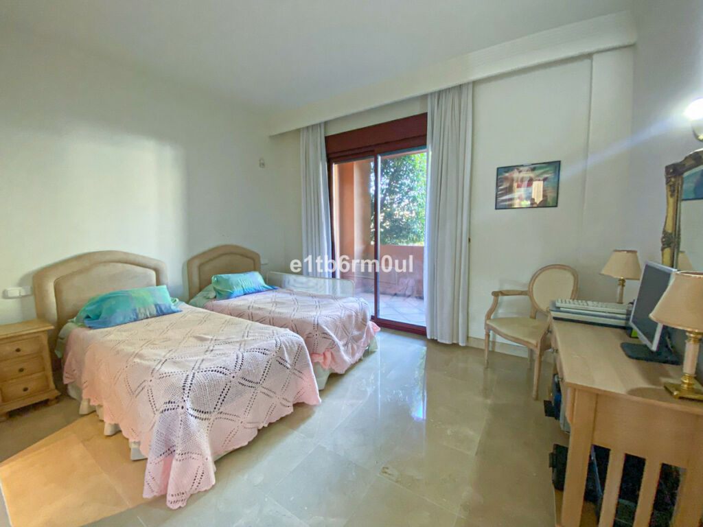 Middle Floor Apartment Bahía de Marbella Málaga - image 5