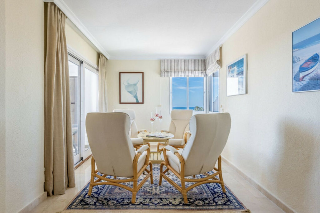 Middle Floor Apartment Atalaya Málaga - image 5