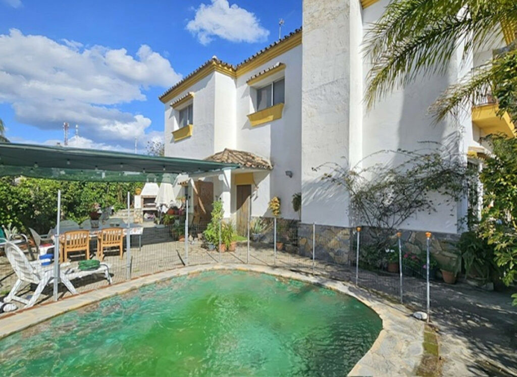 Detached Villa San Pedro de Alcántara Málaga - image 5