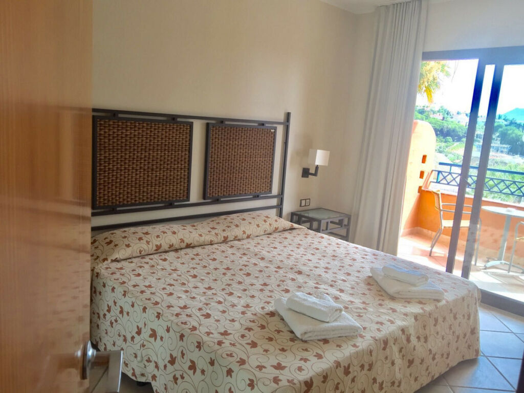Middle Floor Apartment Bel Air Málaga - image 5