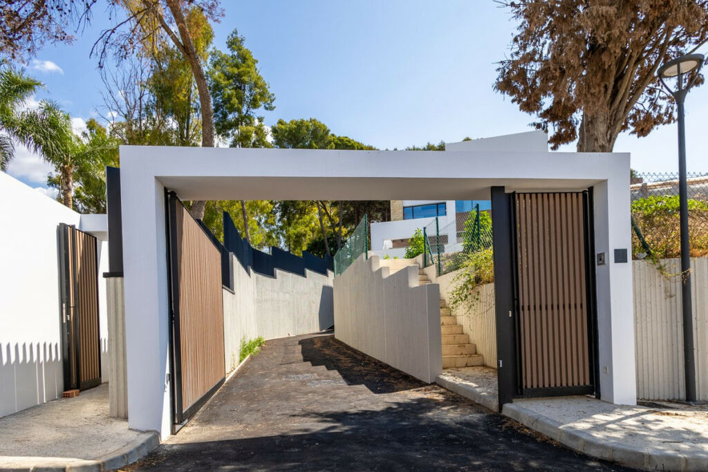 Detached Villa The Golden Mile Málaga - image 5