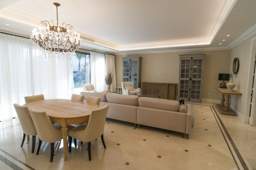 Detached Villa Los Flamingos Málaga - image 5