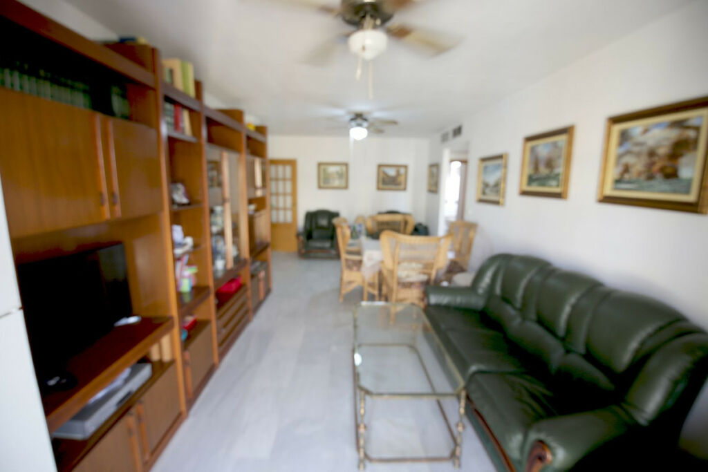 Middle Floor Apartment Estepona Málaga - image 5