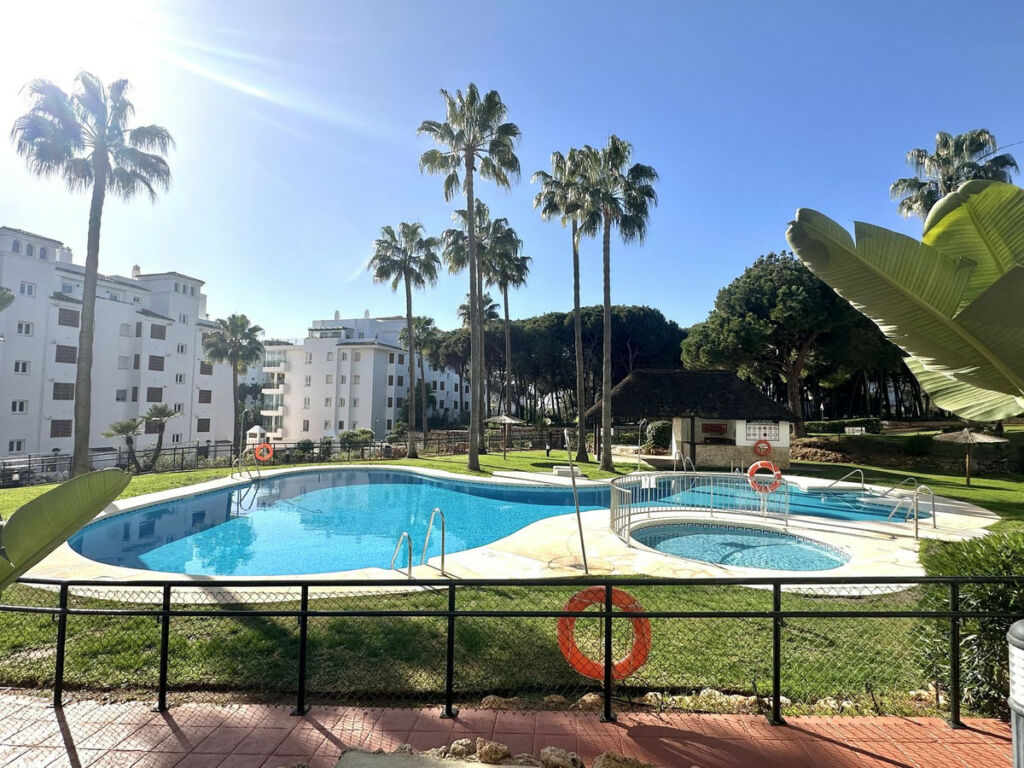 Middle Floor Apartment Calahonda Málaga - image 51