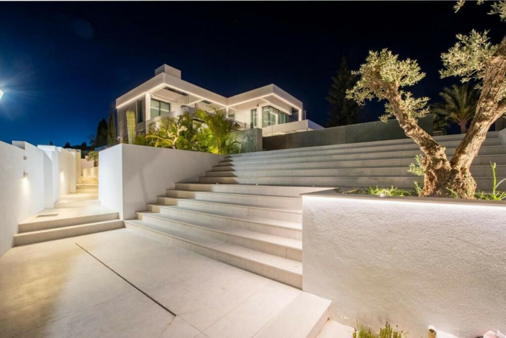 Detached Villa New Golden Mile Málaga - image 33