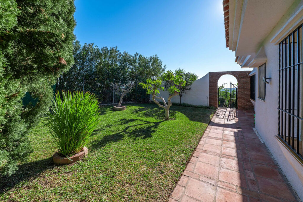 Detached Villa Valtocado Málaga - image 57