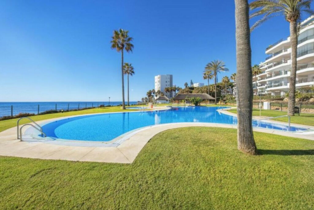 Middle Floor Apartment Calahonda Málaga - image 56