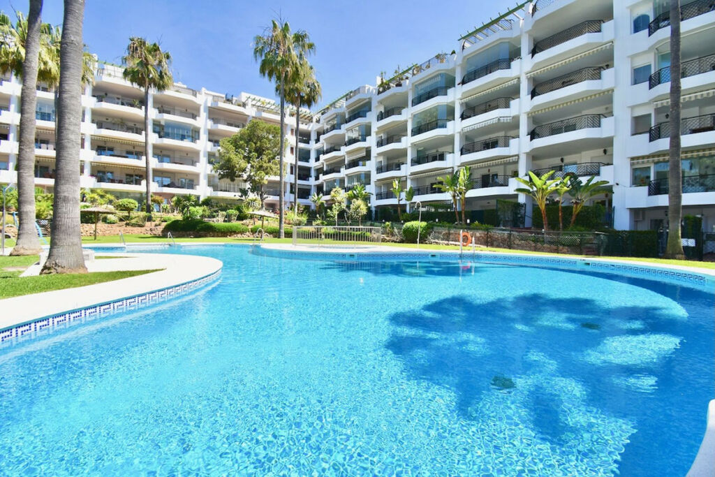Middle Floor Apartment Calahonda Málaga - image 57