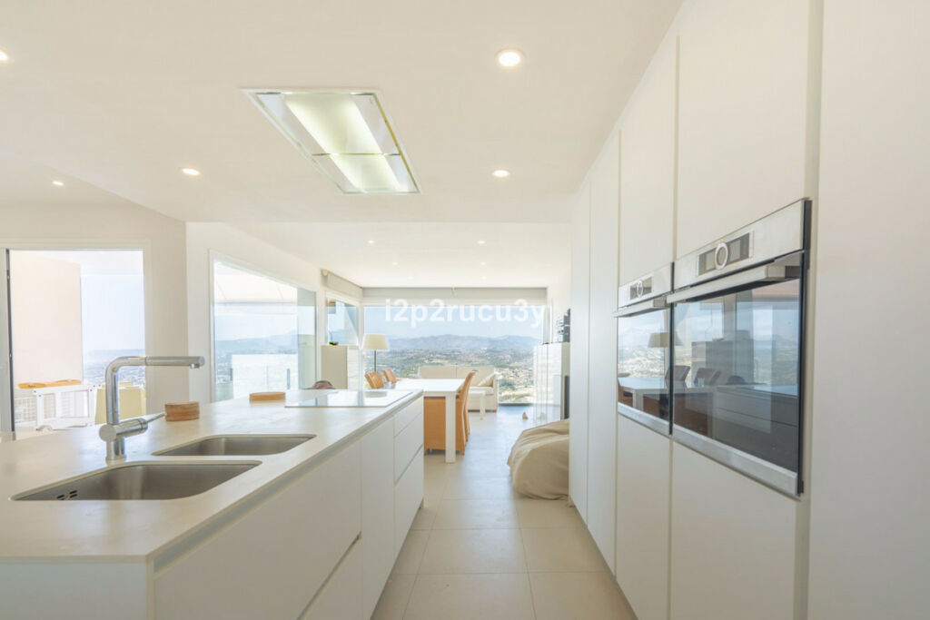 Detached Villa Cumbre del Sol Alicante - image 3