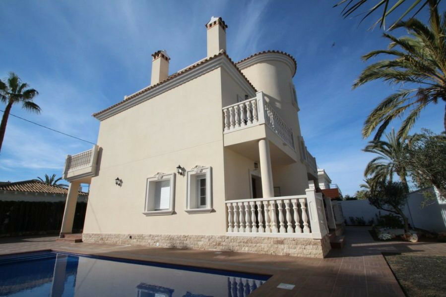 Detached Villa Cabo Roig Alicante - image 6