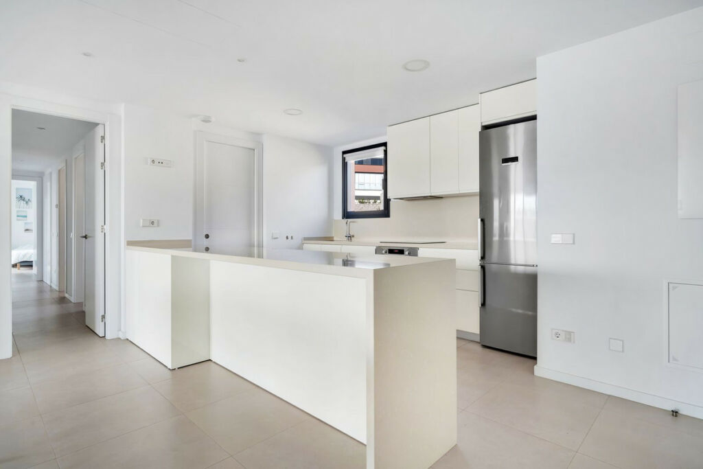 Middle Floor Apartment Fuengirola Málaga - image 6