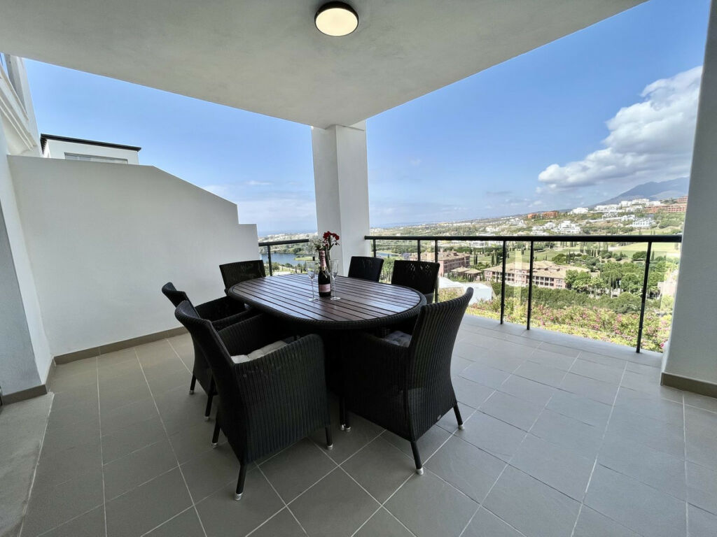 Middle Floor Apartment Los Flamingos Málaga - image 6