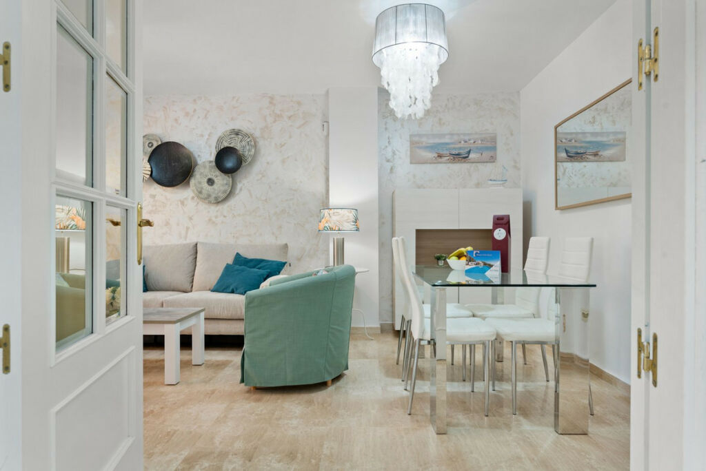 Middle Floor Apartment Las Chapas Málaga - image 6