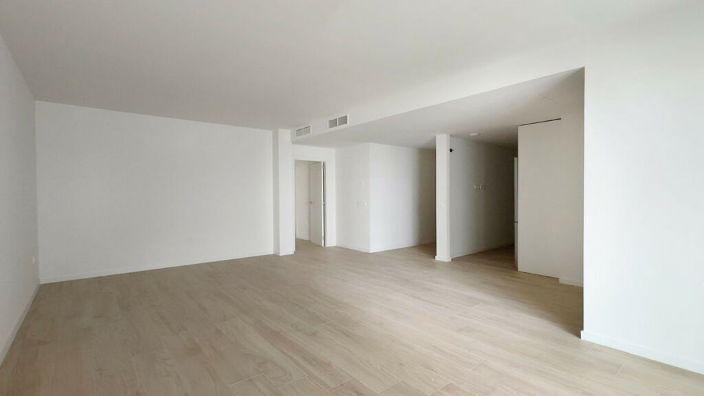 Middle Floor Apartment Nueva Andalucía Málaga - image 6