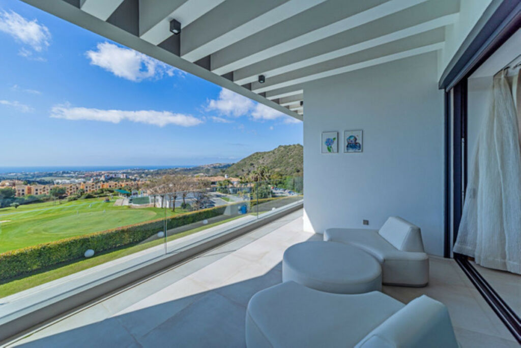 Detached Villa Los Arqueros Málaga - image 7