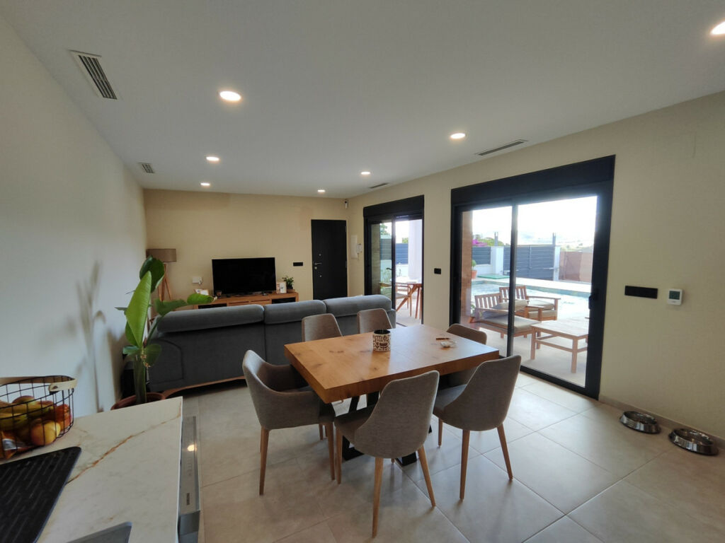 Detached Villa Aspe Alicante - image 6