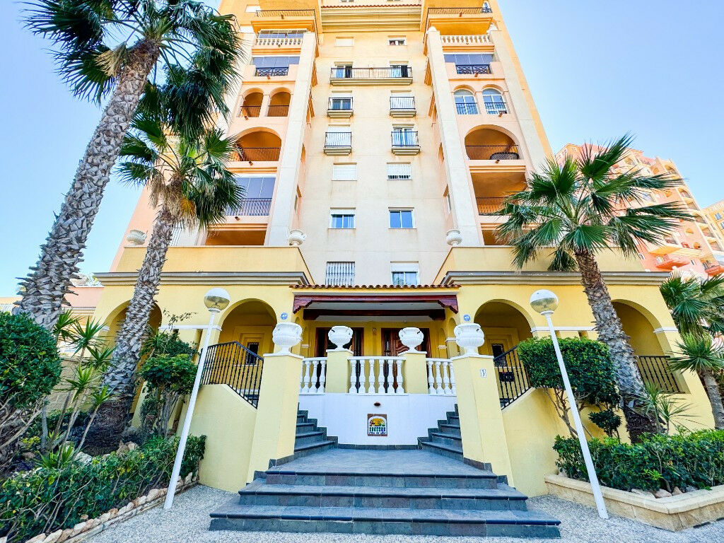 Middle Floor Apartment Torrevieja Alicante - image 6
