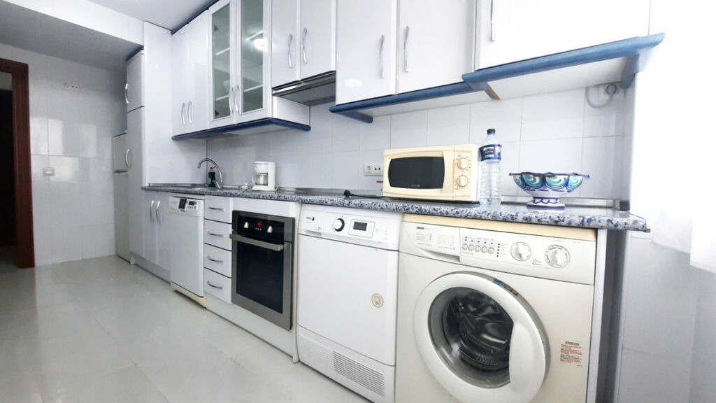 Middle Floor Apartment Fuengirola Málaga - image 6