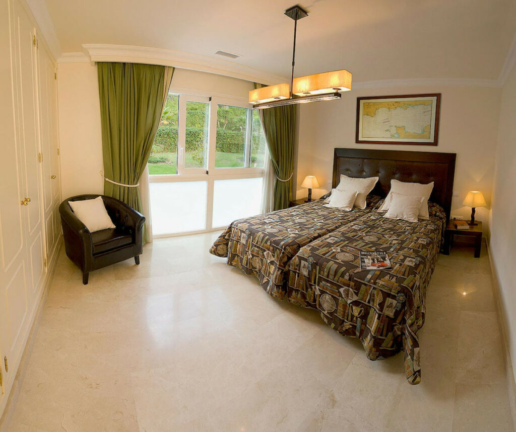 Ground Floor Apartment Nueva Andalucía Málaga - image 6