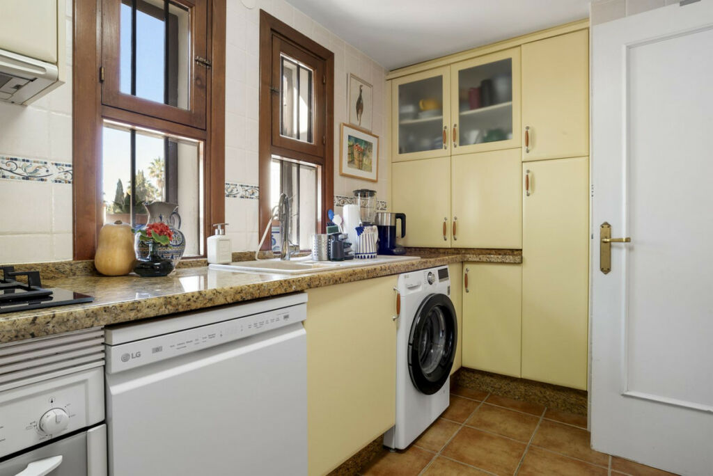 Townhouse Estepona Málaga - image 6