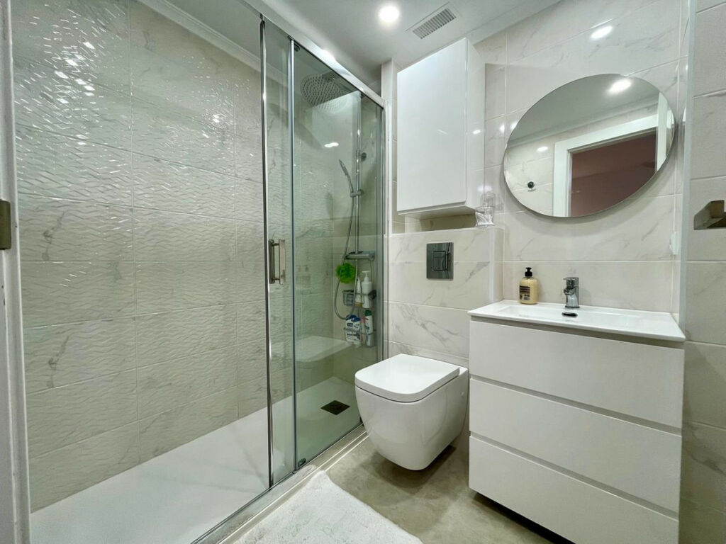 Middle Floor Apartment Torrevieja Alicante - image 6