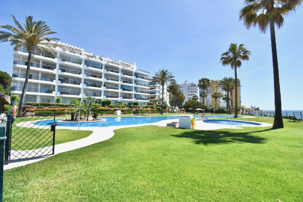 Middle Floor Apartment Calahonda Málaga - image 59