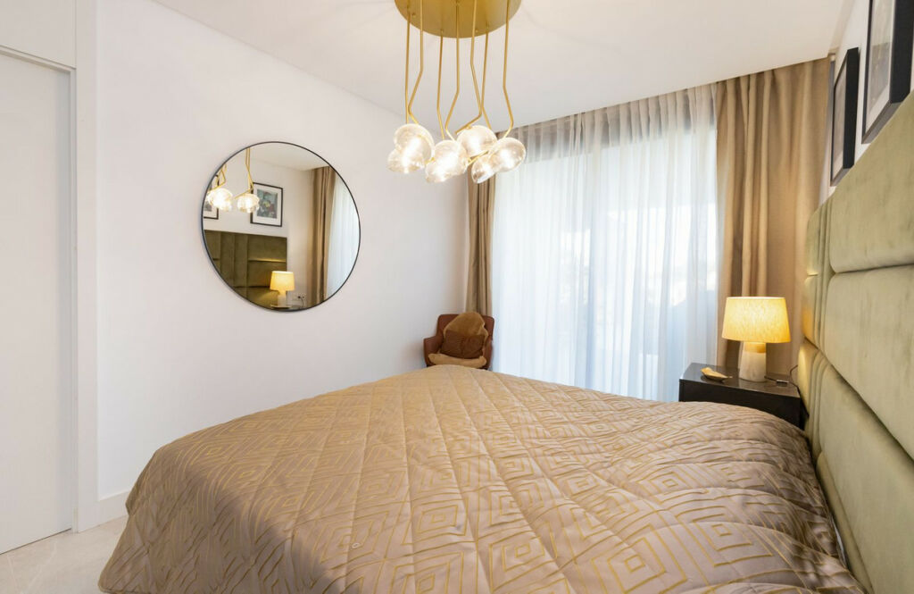 Middle Floor Apartment Cabopino Málaga - image 35
