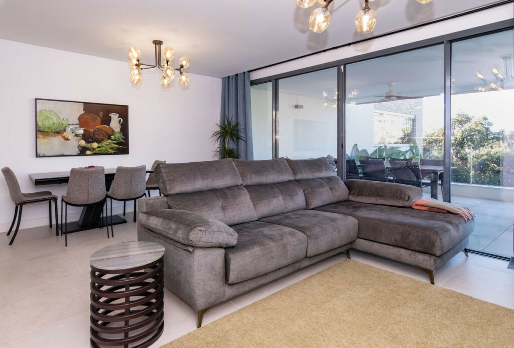 Middle Floor Apartment Cabopino Málaga - image 7