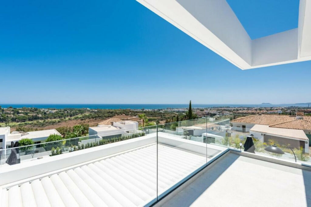 Detached Villa New Golden Mile Málaga - image 7
