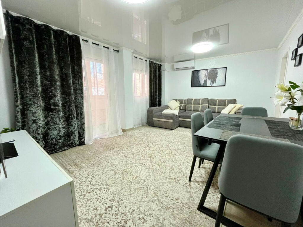 Middle Floor Apartment Torrevieja Alicante - image 7
