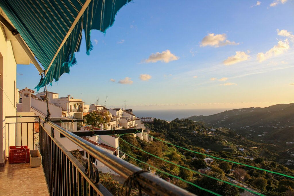 Top Floor Apartment Frigiliana Málaga - image 7