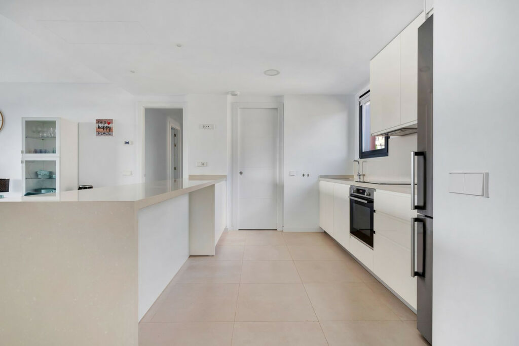 Middle Floor Apartment Fuengirola Málaga - image 7