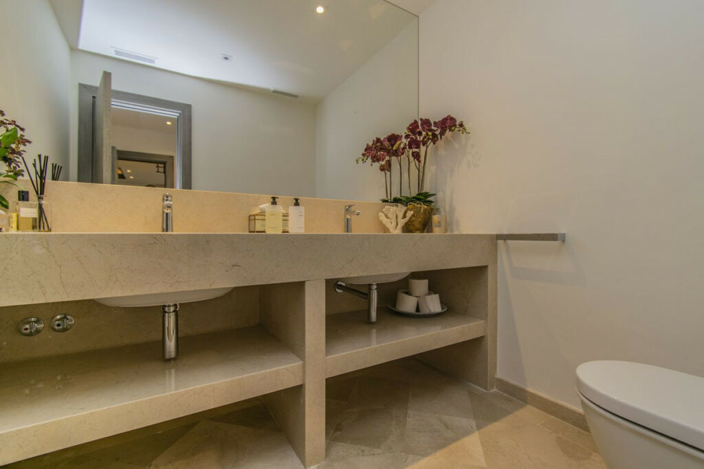 Middle Floor Apartment Sierra Blanca Málaga - image 7