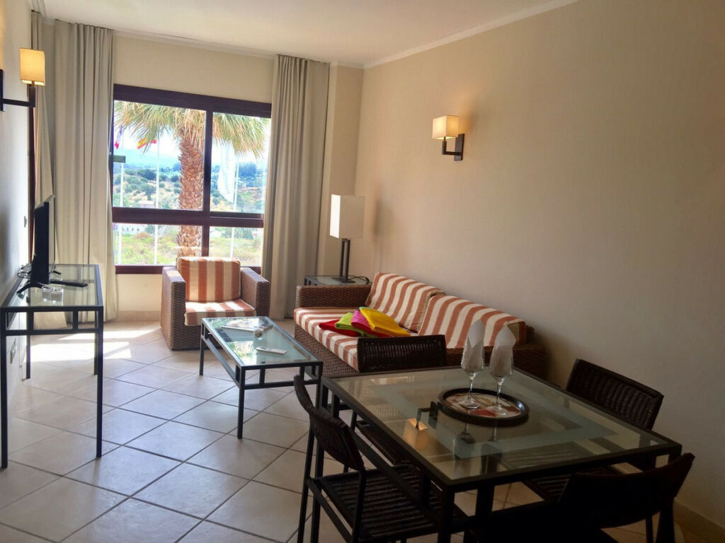 Middle Floor Apartment Bel Air Málaga - image 7