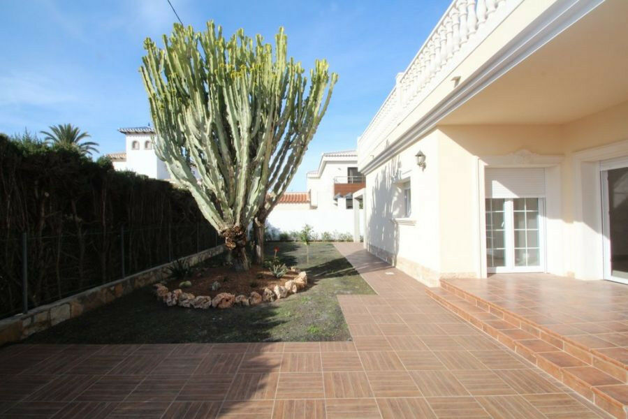 Detached Villa Cabo Roig Alicante - image 7