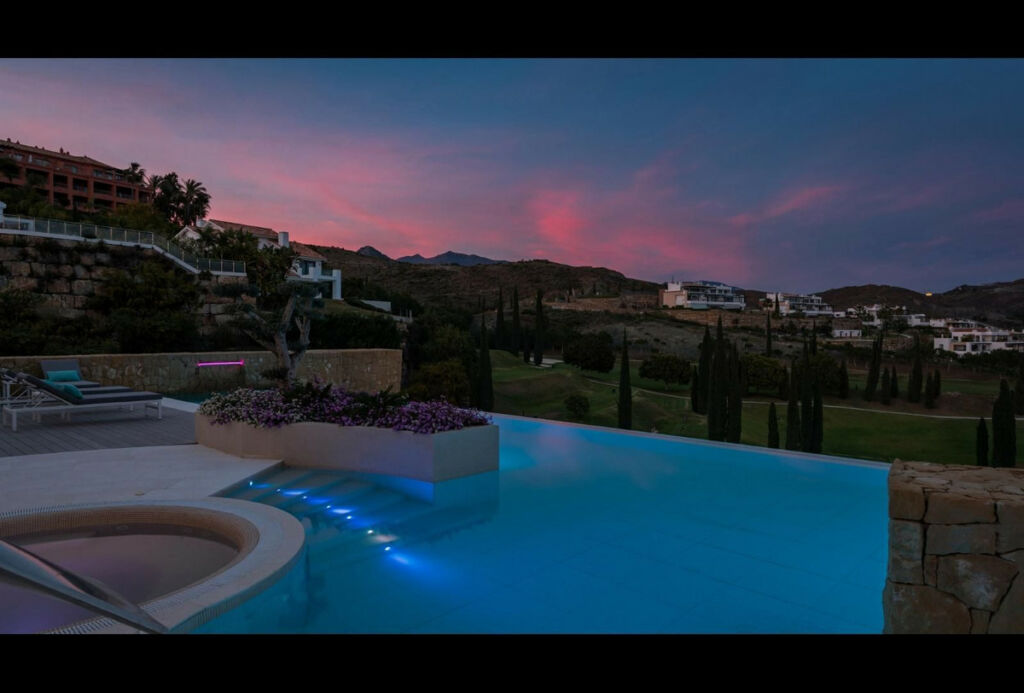 Detached Villa Los Flamingos Málaga - image 7