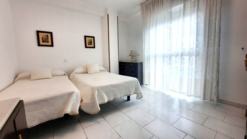 Middle Floor Apartment Fuengirola Málaga - image 7