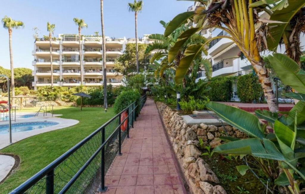 Middle Floor Apartment Calahonda Málaga - image 71