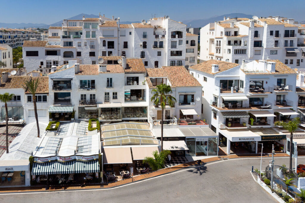 Middle Floor Apartment Puerto Banús Málaga - image 8