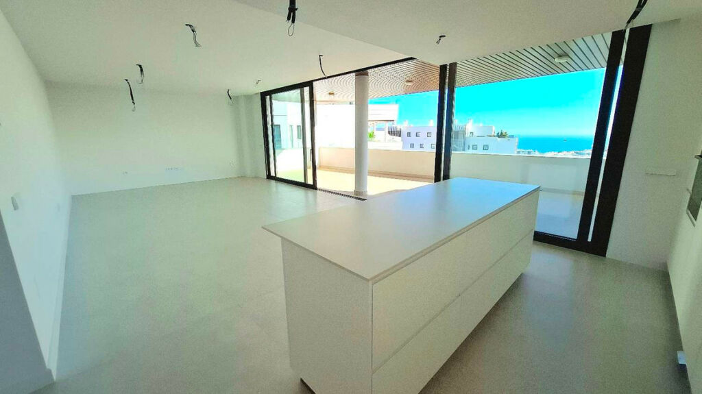 Middle Floor Apartment Fuengirola Málaga - image 8
