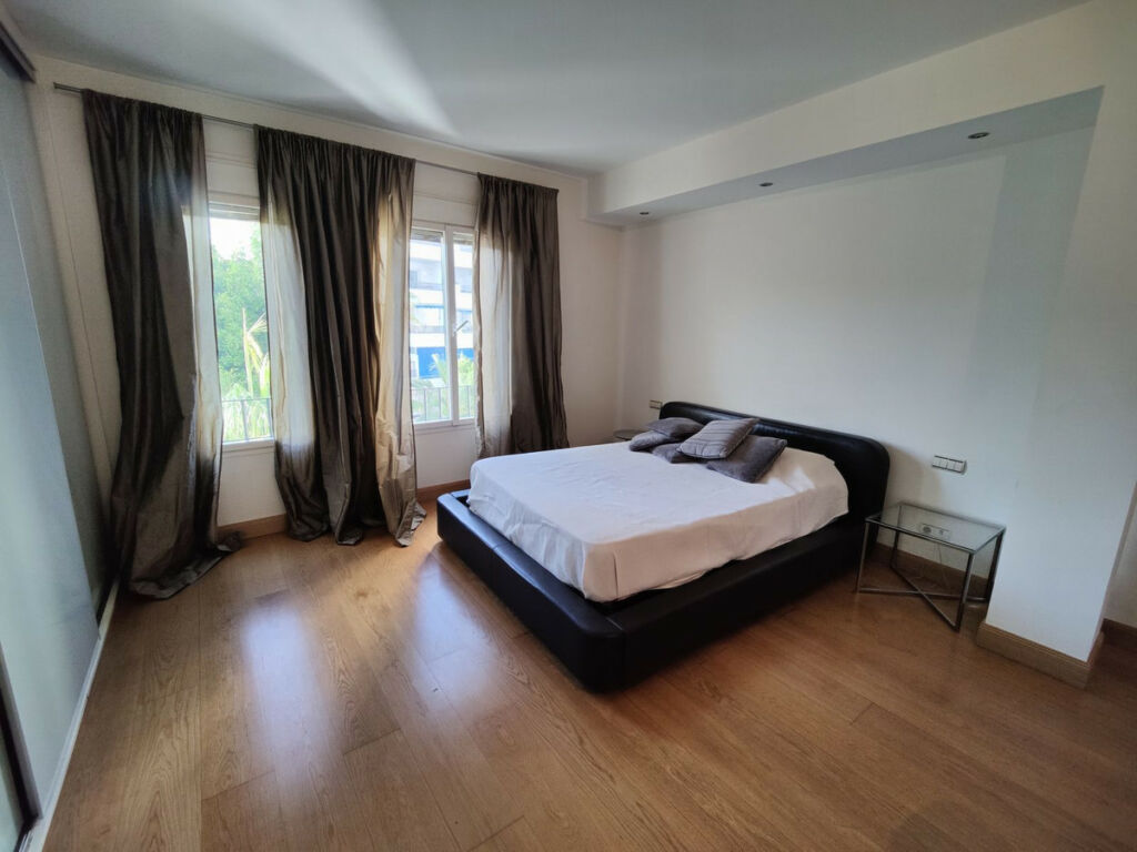 Middle Floor Apartment Puerto Banús Málaga - image 8