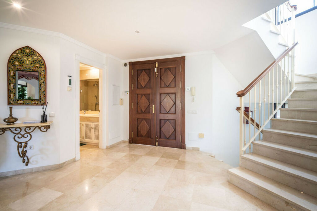 Detached Villa La Quinta Málaga - image 8