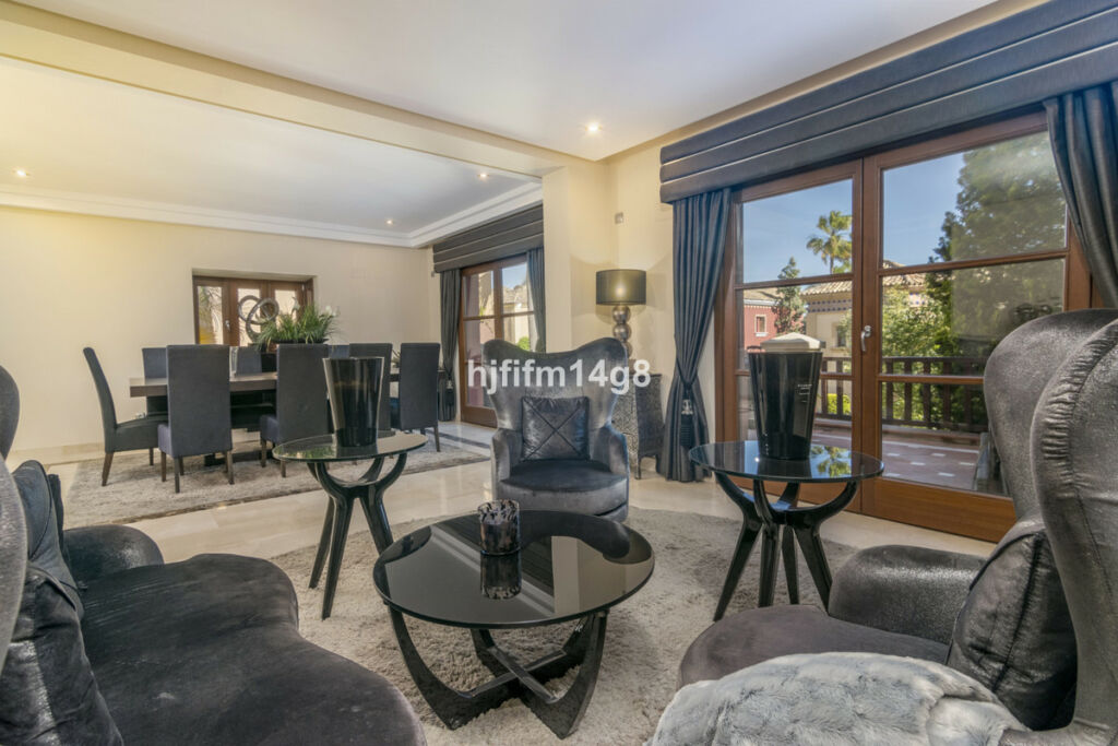 Detached Villa The Golden Mile Málaga - image 11
