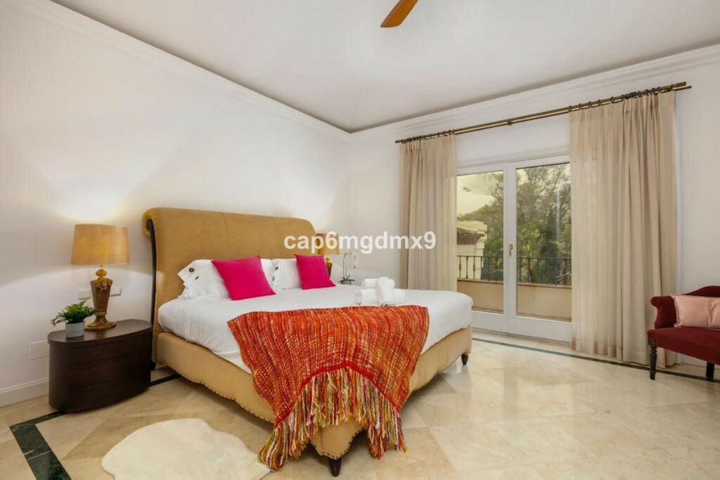 Detached Villa Nueva Andalucía Málaga - image 8