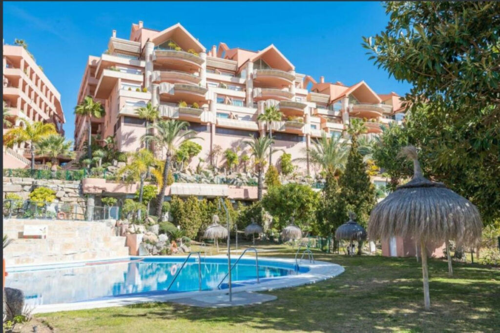 Penthouse Nueva Andalucía Málaga - image 8